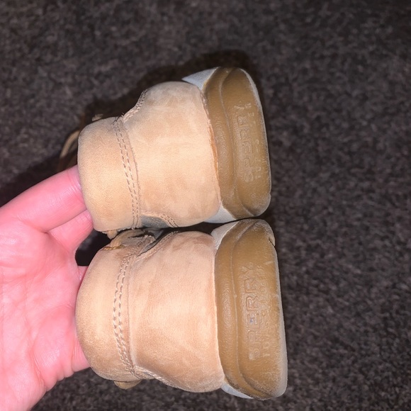 Woman’s Sperry boat shoes - Picture 8 of 10